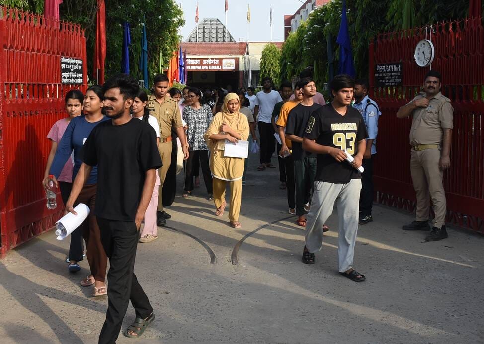 राजधानी के केंद्रों पर नीट यूजी की पुनर्परीक्षा संपन्न हुई। राजधानी के केंद्रों पर नीट यूजी की पुनर्परीक्षा संपन्न हुई।