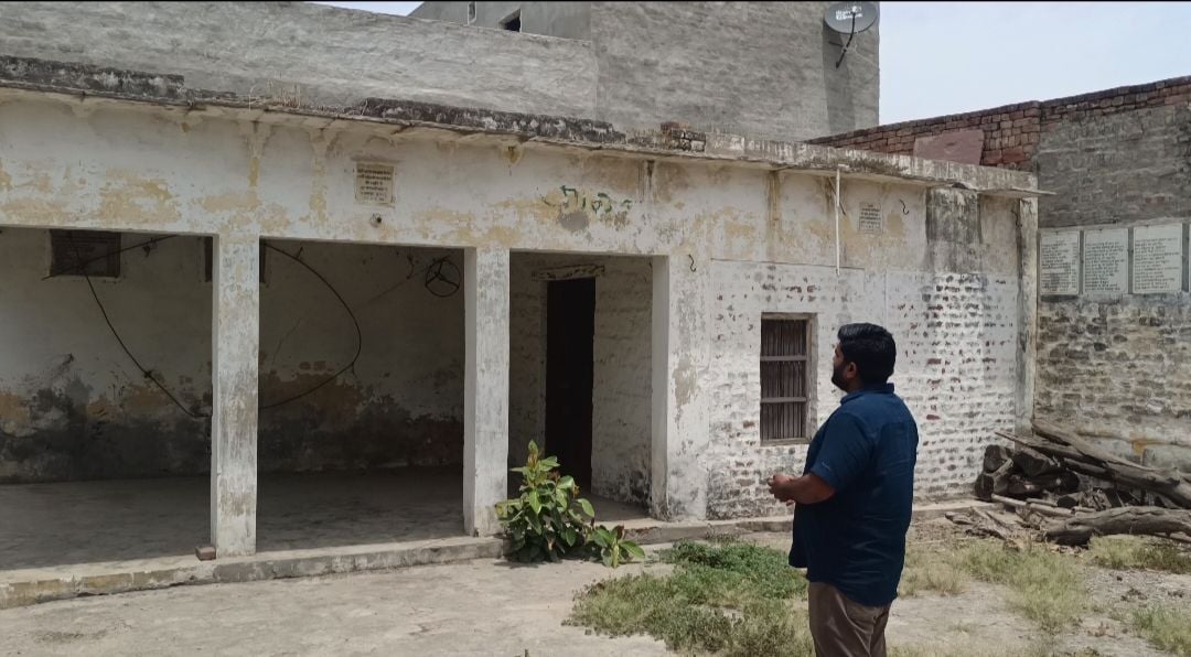 14-टिटौली गांव में कुंडू भवन के बाहर आर्य समाज के विषय में चर्चा करते ग्रामीण। संवाद 14-टिटौली गांव में कुंडू भवन के बाहर आर्य समाज के विषय में चर्चा करते ग्रामीण। संवाद