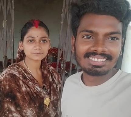 तालाब से शव बरामद करती पुलिस 