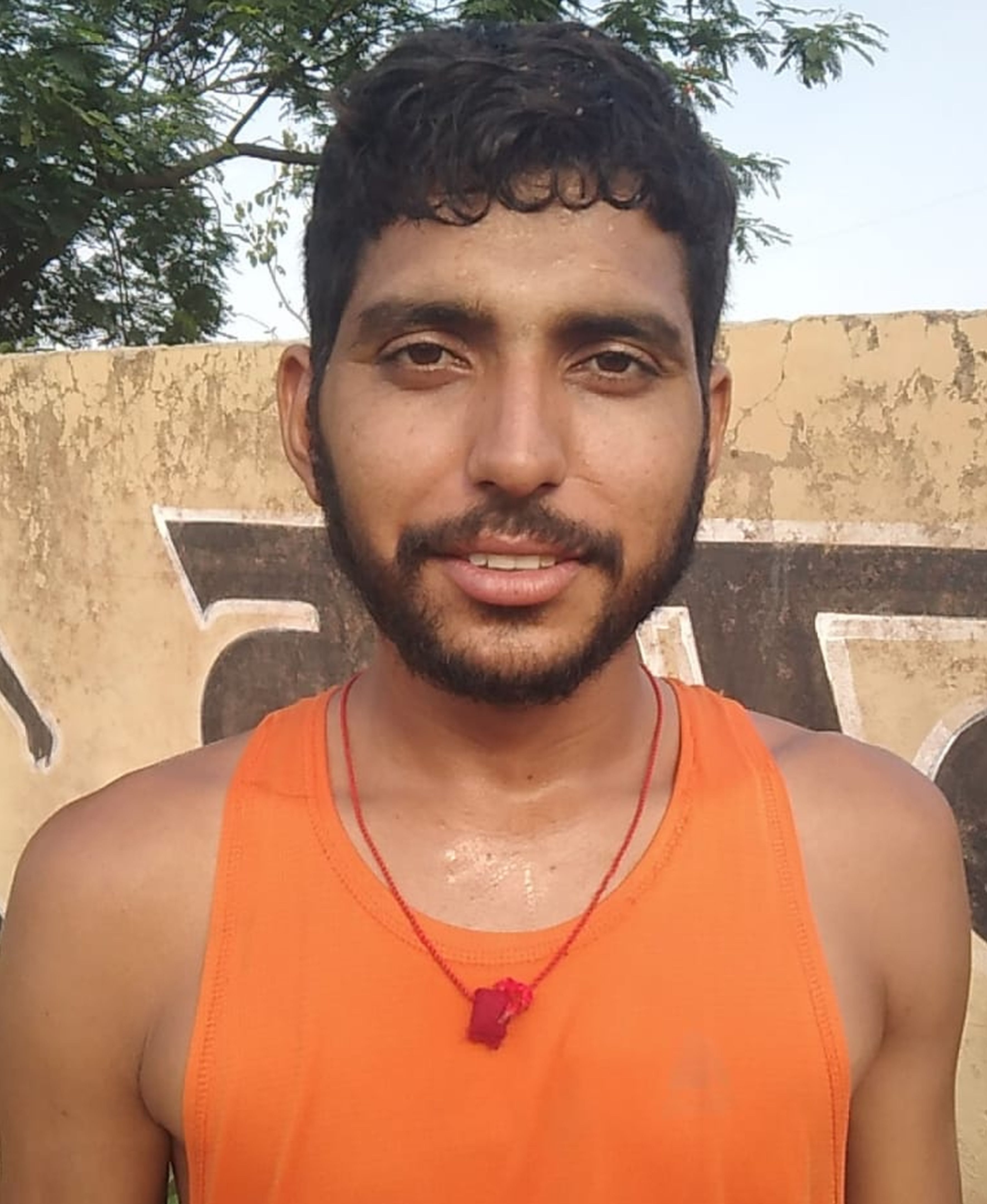 फोटो-61 गांव सतनाली में खेल मैदान की सफाई करते खिलाड़ी। संवाद फोटो-61 गांव सतनाली में खेल मैदान की सफाई करते खिलाड़ी। संवाद