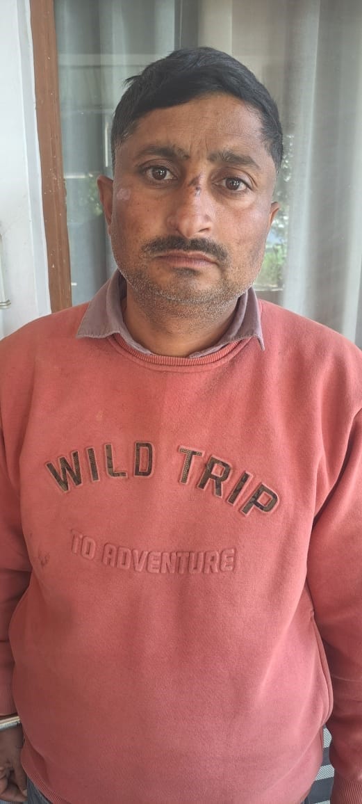 गुलावठी में गोली मारकर की गई हत्या के बाद घटनास्थल पर पहुंचे एसएसपी। संवाद गुलावठी में गोली मारकर की गई हत्या के बाद घटनास्थल पर पहुंचे एसएसपी। संवाद