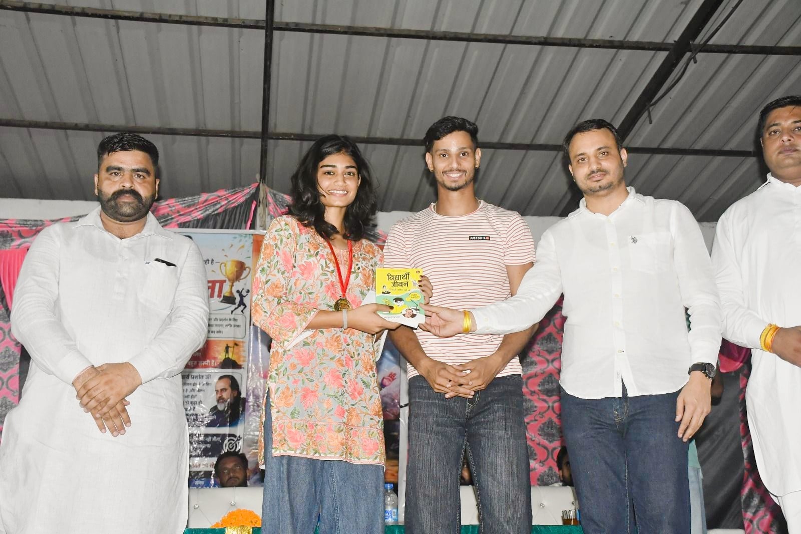 गांव बहादुरपुर में आयोजित प्रतियोगिता में हिस्सा लेतीं खिलाड़ी। आयोजक गांव बहादुरपुर में आयोजित प्रतियोगिता में हिस्सा लेतीं खिलाड़ी। आयोजक