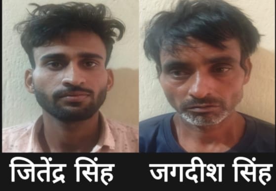 घटना स्थल पर जांच करते पुलिस अधिकारी। घटना स्थल पर जांच करते पुलिस अधिकारी।