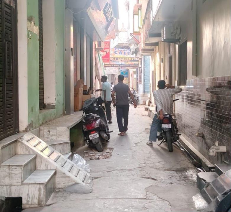 शामली में तंग गली में खुले कोचिंग संस्थान। संवाद