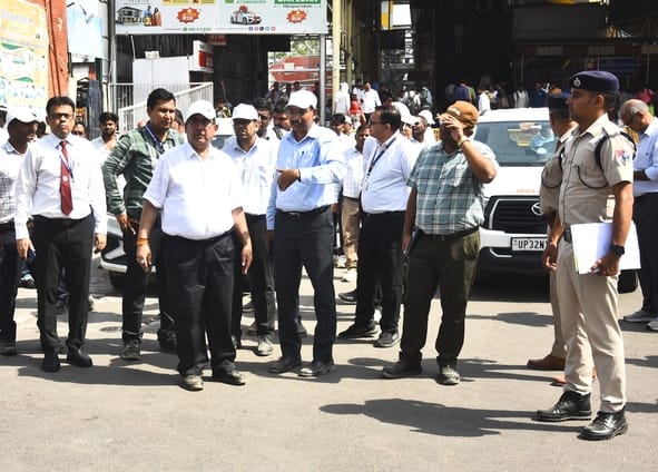 उत्तर रेलवे के महाप्रबंधक राजेश कुमार पांडे ने चारबाग स्टेशन, लखनऊ-बाराबंकी रेलखंड, मल्हौर और ब उत्तर रेलवे के महाप्रबंधक राजेश कुमार पांडे ने चारबाग स्टेशन, लखनऊ-बाराबंकी रेलखंड, मल्हौर और ब