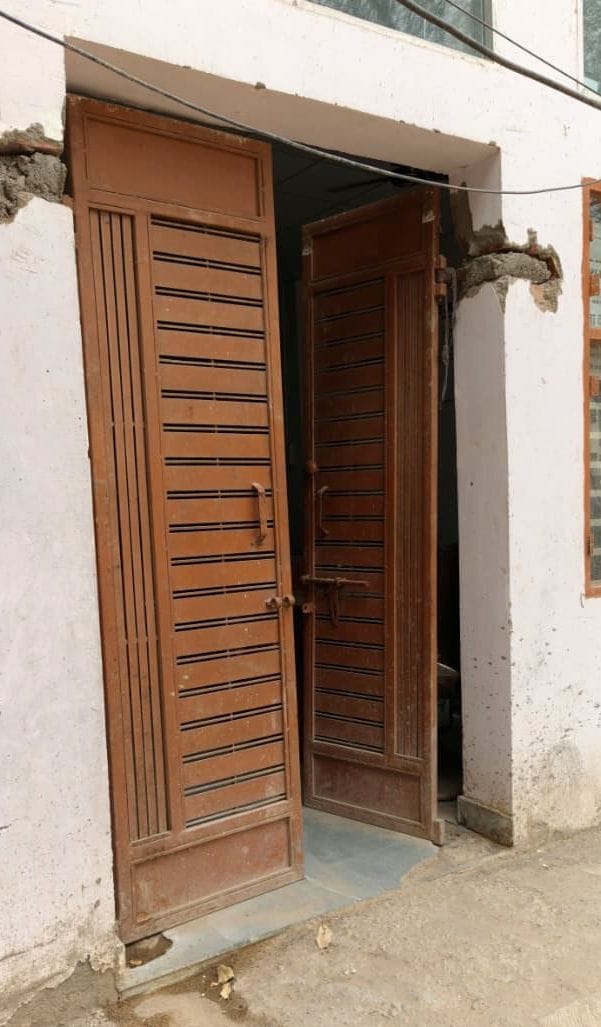 23जेएनडी05-कोर्ट के नए हॉल में बंदरों द्वारा किया गया नुकसान। संवाद 23जेएनडी05-कोर्ट के नए हॉल में बंदरों द्वारा किया गया नुकसान। संवाद