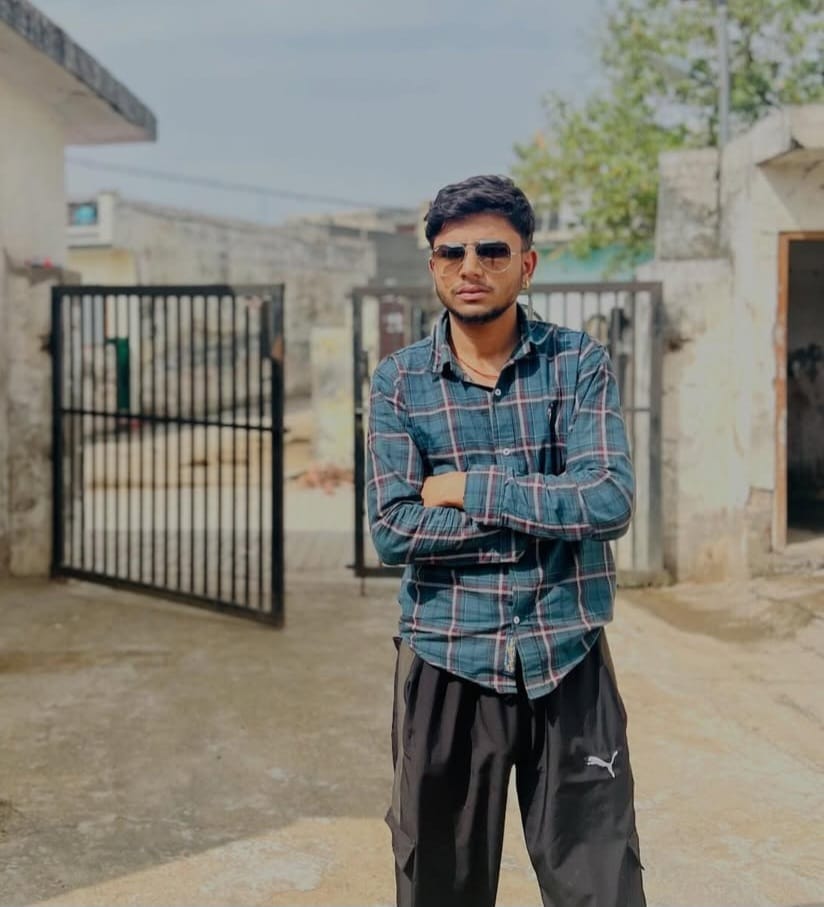 अंबाला कैंट के नागरिक अस्पताल में पोस्टमार्टम रूम के बाहर खड़े परिजन व पुलिस: संवाद अंबाला कैंट के नागरिक अस्पताल में पोस्टमार्टम रूम के बाहर खड़े परिजन व पुलिस: संवाद