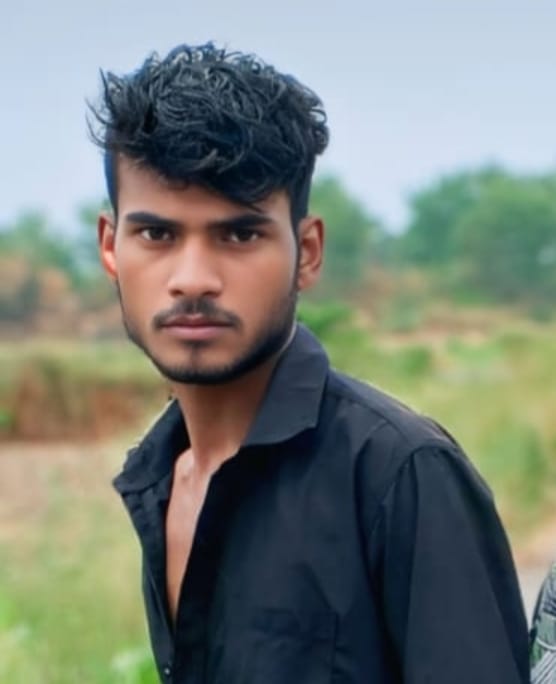 बेटे शिवकुमार राजभर की मौत के बाद मुबारकपुर जुगनू गांव स्थित आवास पर रोती-बिलखती मां रीता देवी बेटे शिवकुमार राजभर की मौत के बाद मुबारकपुर जुगनू गांव स्थित आवास पर रोती-बिलखती मां रीता देवी