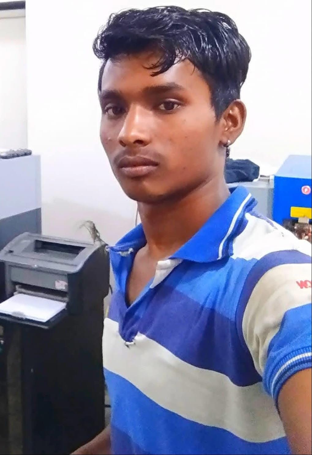 बेटे शिवकुमार राजभर की मौत के बाद मुबारकपुर जुगनू गांव स्थित आवास पर रोती-बिलखती मां रीता देवी बेटे शिवकुमार राजभर की मौत के बाद मुबारकपुर जुगनू गांव स्थित आवास पर रोती-बिलखती मां रीता देवी