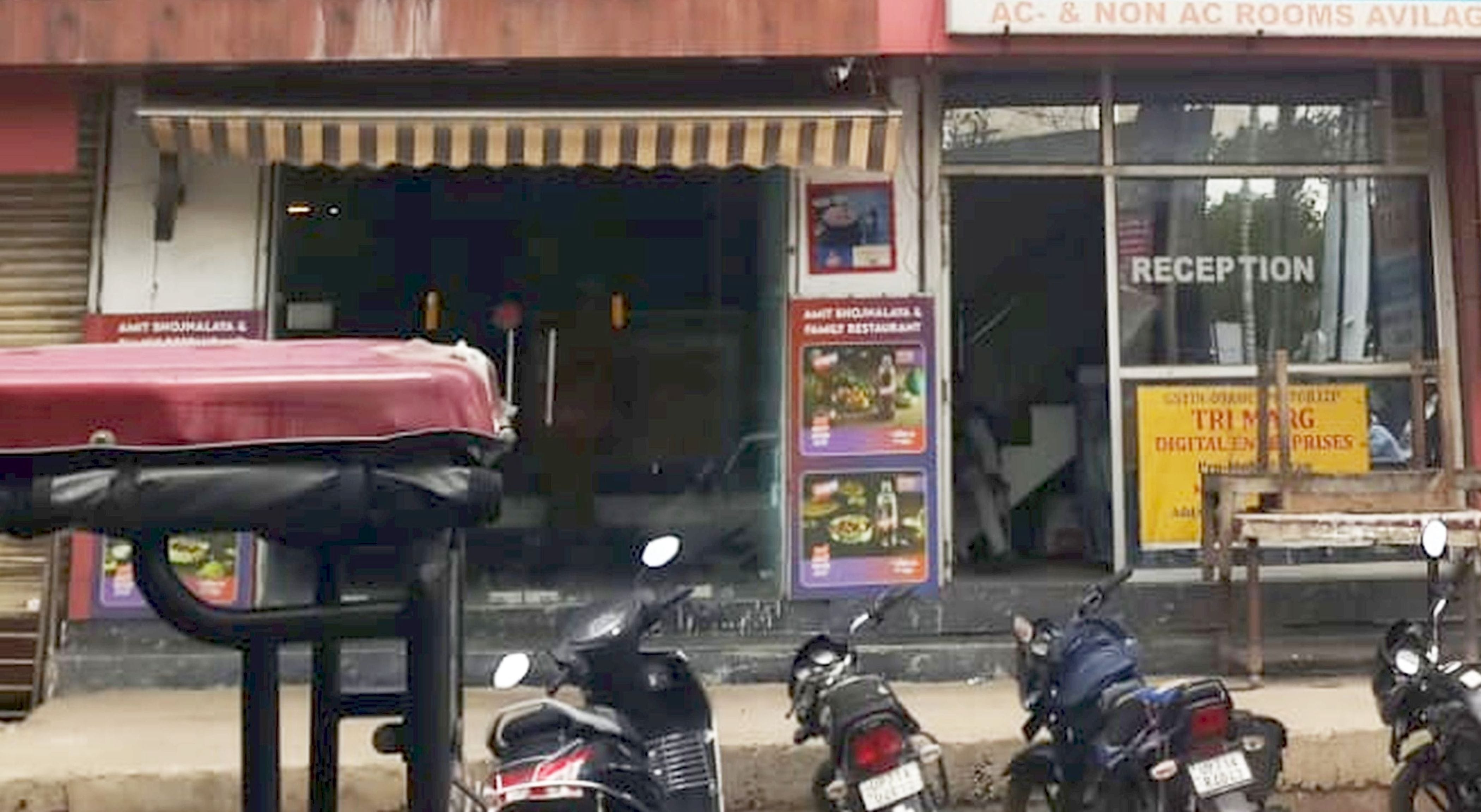 फोटो-10-बिंदकी के ललौली रोड में प्रथम तल में संचालित कोचिंग का भवन। संवाद फोटो-10-बिंदकी के ललौली रोड में प्रथम तल में संचालित कोचिंग का भवन। संवाद