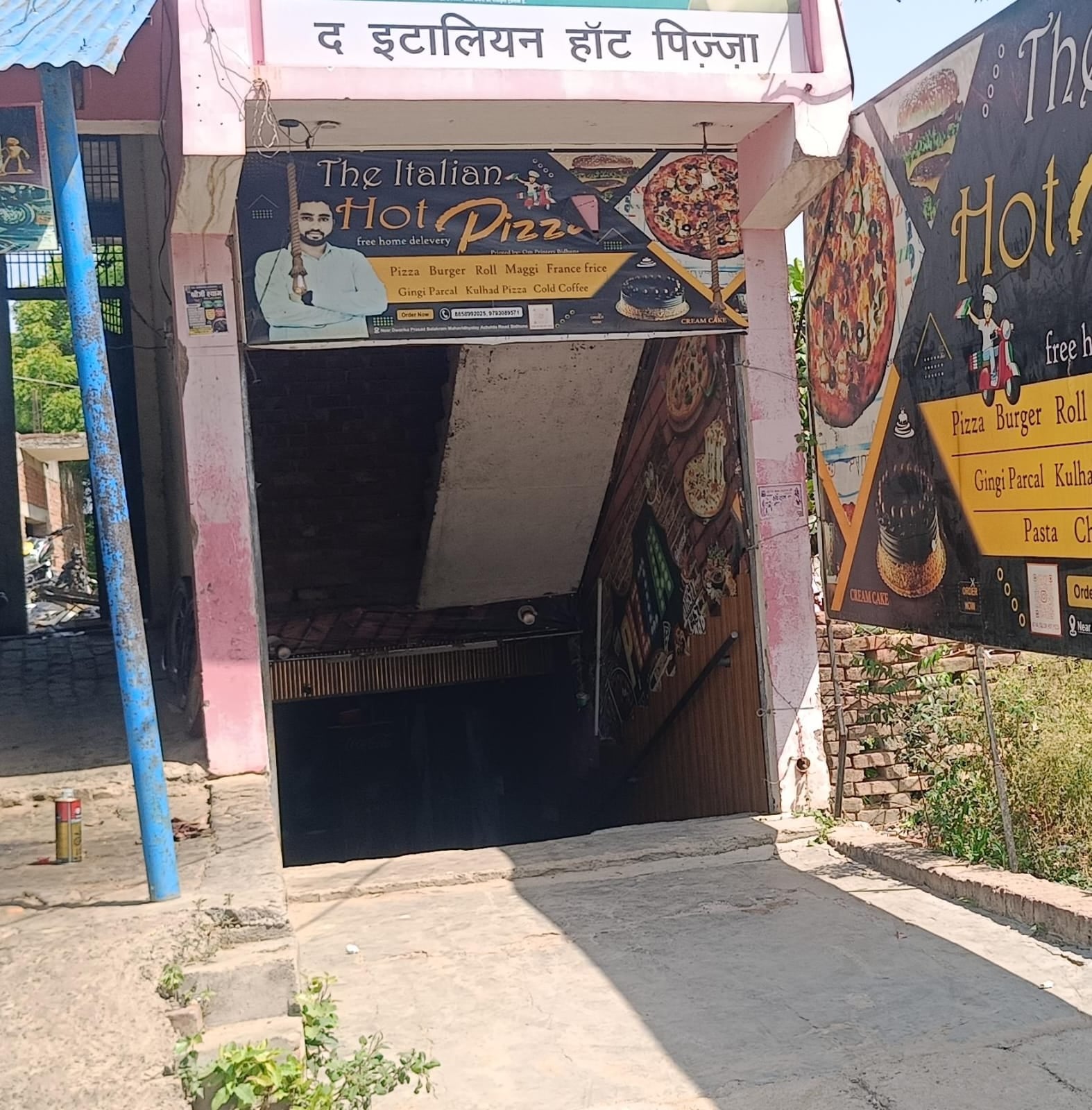 फोटो-35- शहर के कानपुर रोड स्थित बेसमेंट में कपड़े की दुकान। संवाद