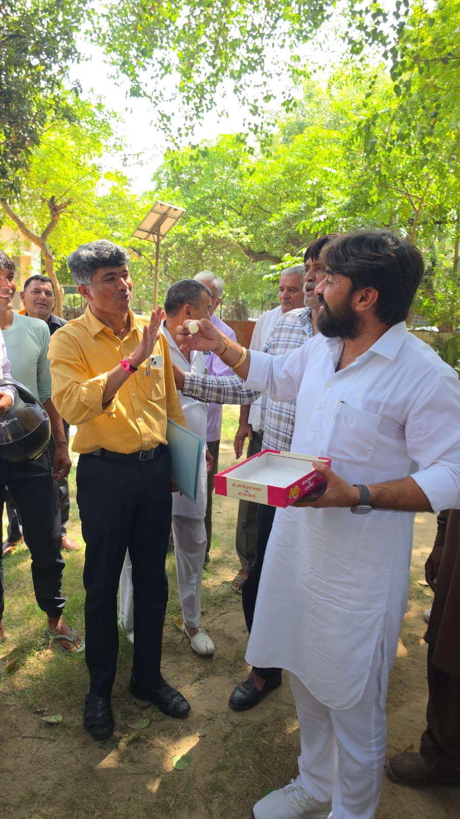 फोटो : सोनीपत में एडीसी कार्यालय में ड्रा के दौरान फैसला करते अतिरिक्त उपायुक्त अजय चोपड़ा। स्र