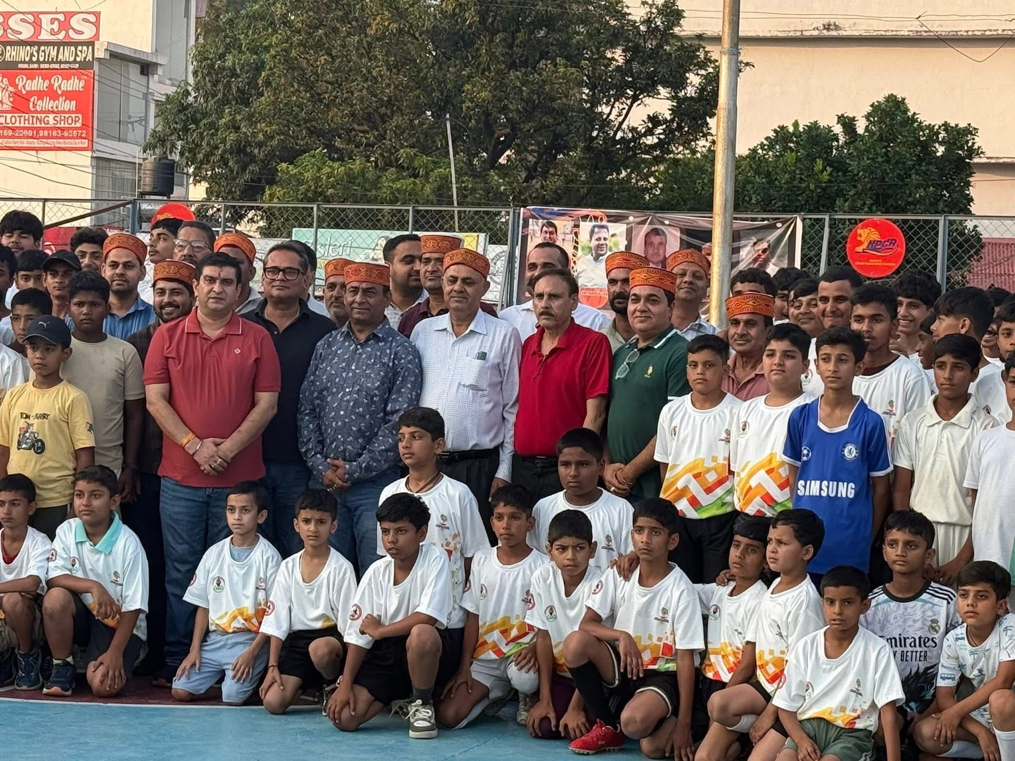 कांगड़ा नगर परिषद मैदान में ओलंपिक दिवस के मौके पर मौजूद खिलाड़ी और आयोजनकर्ता। -आयोजक कांगड़ा नगर परिषद मैदान में ओलंपिक दिवस के मौके पर मौजूद खिलाड़ी और आयोजनकर्ता। -आयोजक
