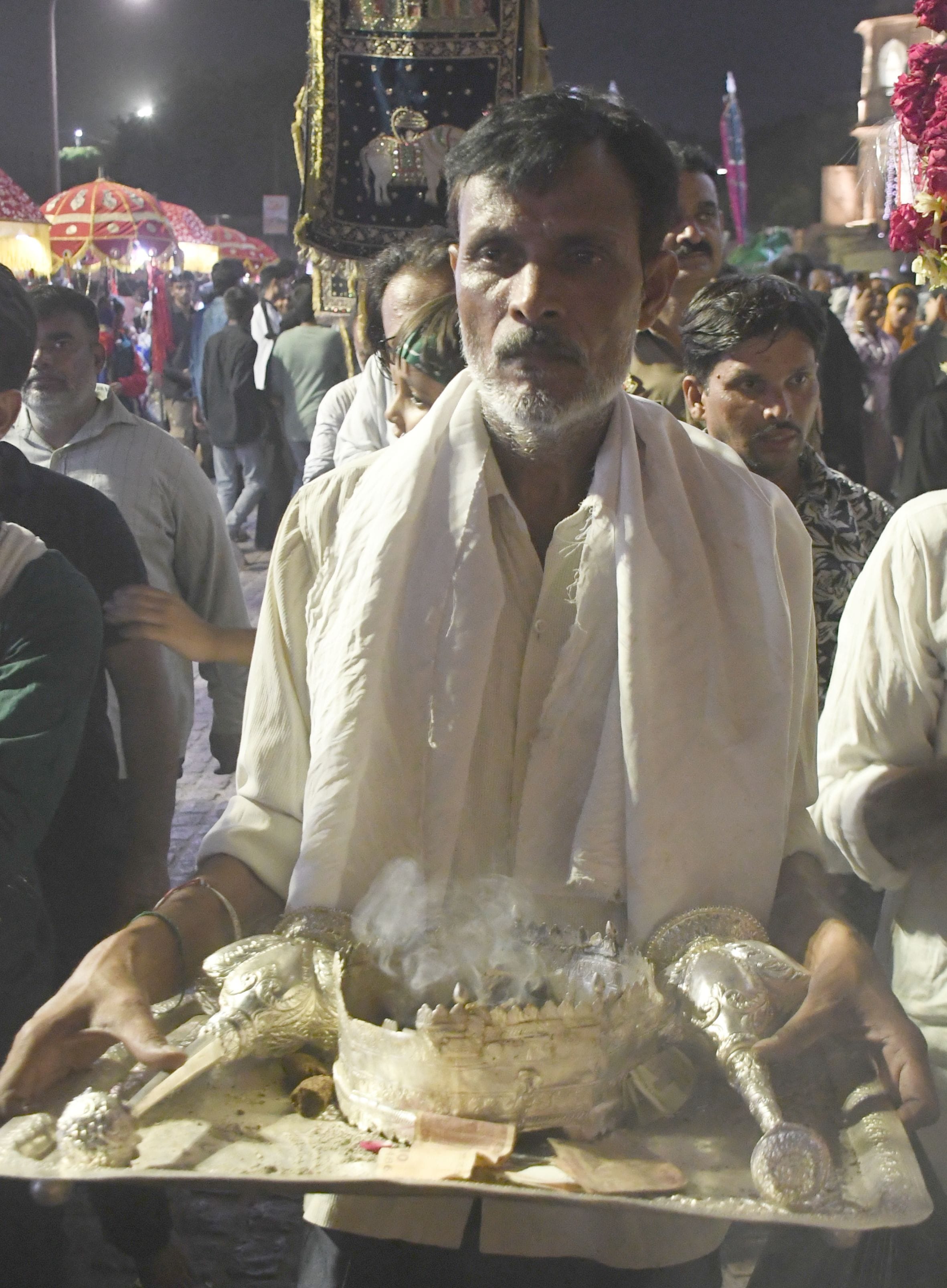 शाही मेहंदी जुलूस में उमड़ा अकीदत का सैलाब शाही मेहंदी जुलूस में उमड़ा अकीदत का सैलाब