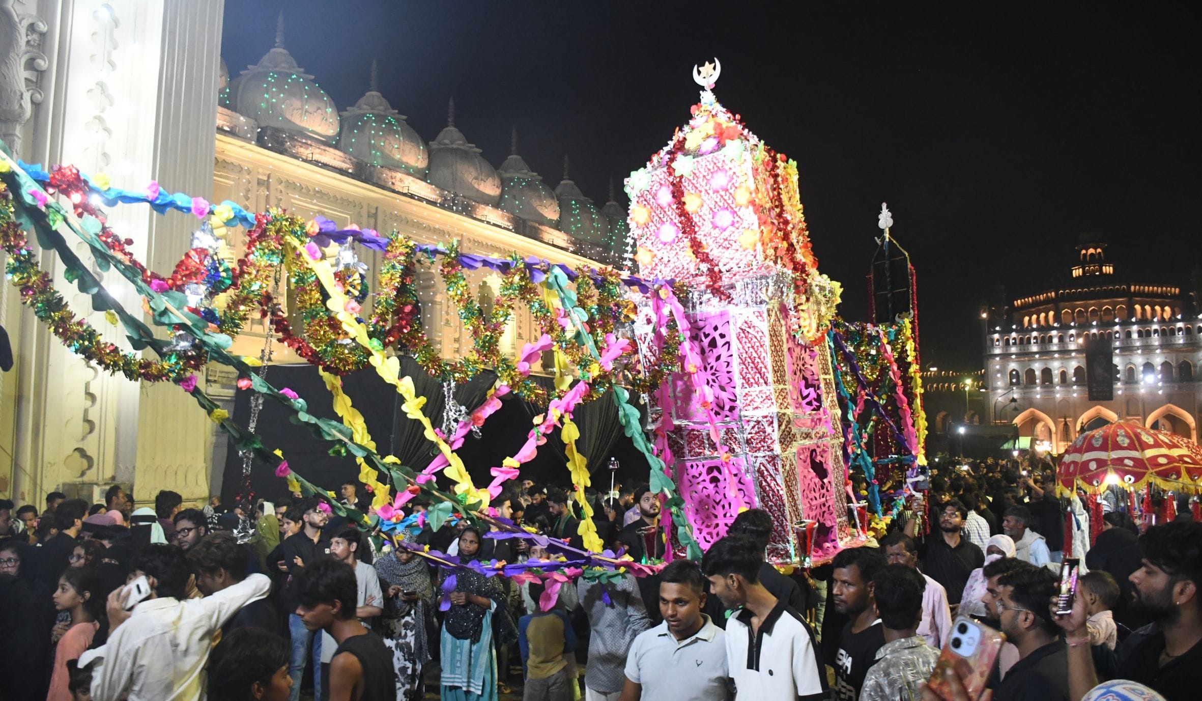 शाही मेहंदी जुलूस में उमड़ा अकीदत का सैलाब शाही मेहंदी जुलूस में उमड़ा अकीदत का सैलाब