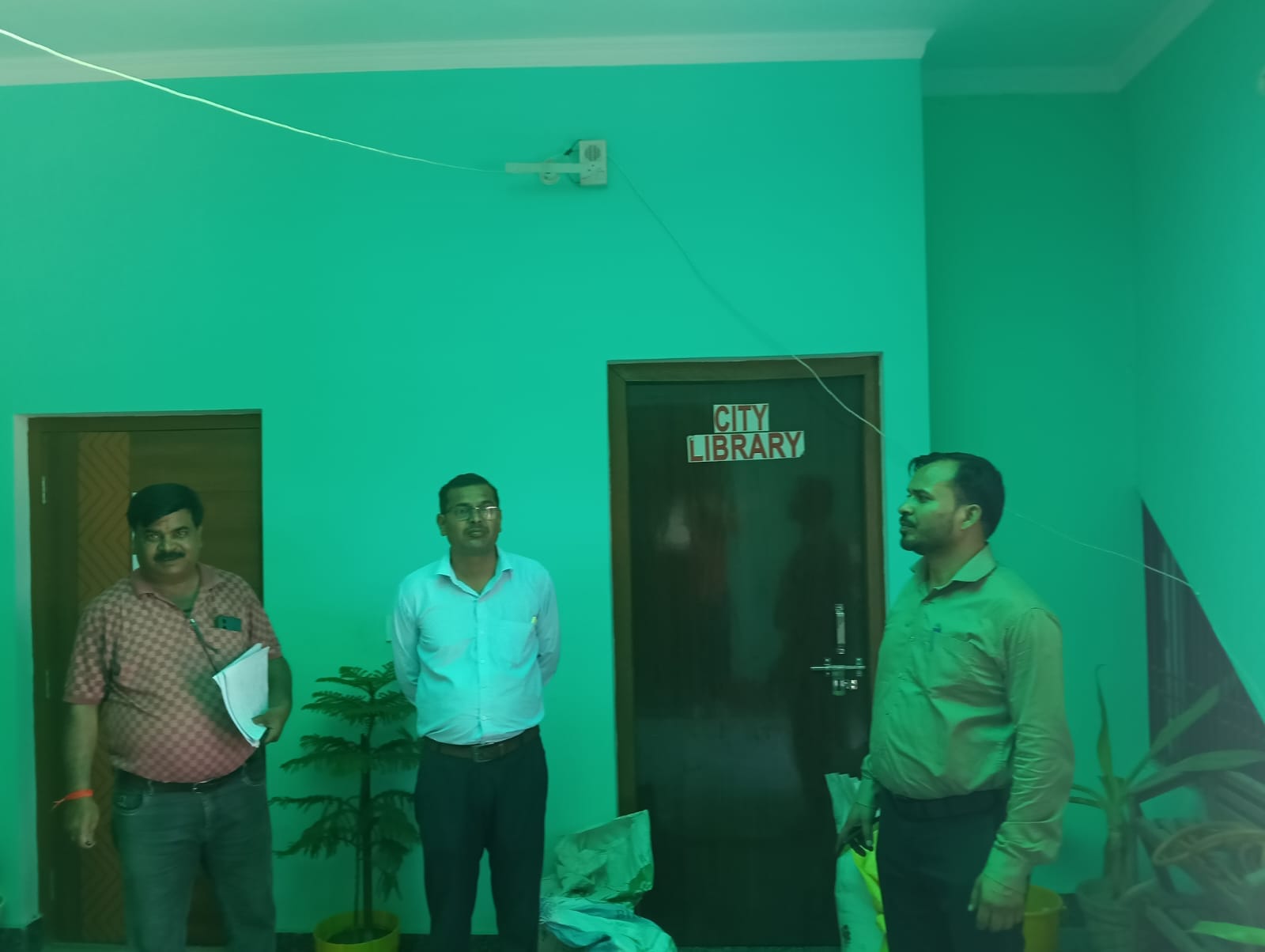 शहर के शांति नगर में कोचिंग का निरीक्षण करते एफएसओ । स्रोत स्वयं शहर के शांति नगर में कोचिंग का निरीक्षण करते एफएसओ । स्रोत स्वयं