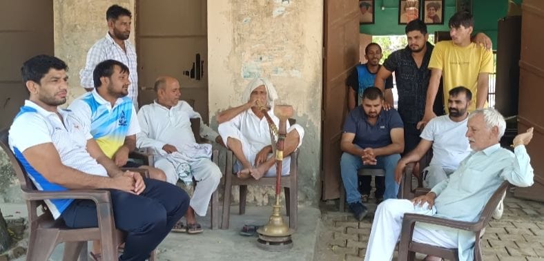 13-कुंडू भवन अखाड़े में प्रेक्टिस करने पहुंचे पहलवान। संवाद