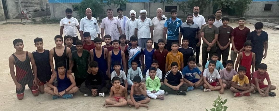 13-कुंडू भवन अखाड़े में प्रेक्टिस करने पहुंचे पहलवान। संवाद