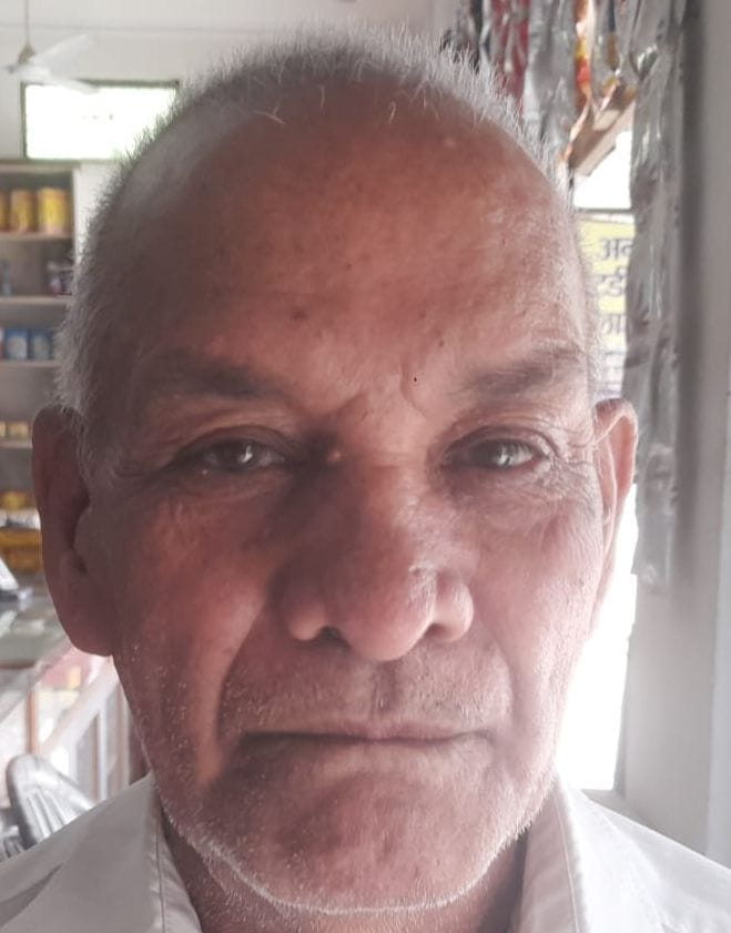 बाडूजई प्रथम मोहल्ला में क्षतिग्रस्त पाइप लाइन को ठीक करते नगर निगम कर्मचारी। संवाद