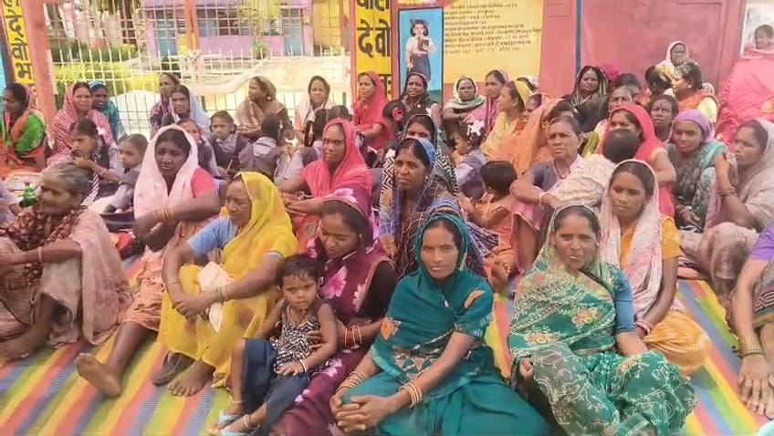 स्कूल में जड़ा तला
