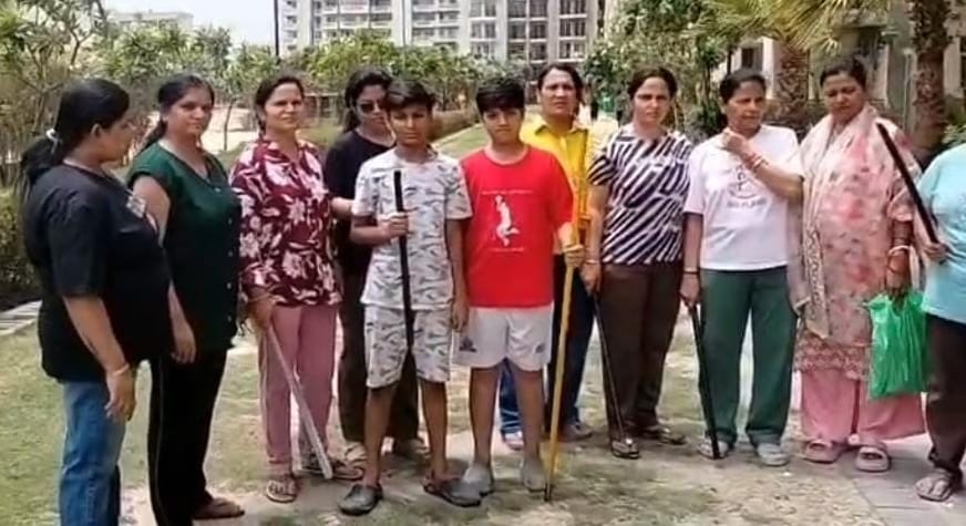 फरीदाबाद सेक्टर-70 स्थित मलबरी काउंटी सोसाइटी में लावारिस कुत्तों ने दस वर्षीय पार्थ को काटा । फरीदाबाद सेक्टर-70 स्थित मलबरी काउंटी सोसाइटी में लावारिस कुत्तों ने दस वर्षीय पार्थ को काटा ।