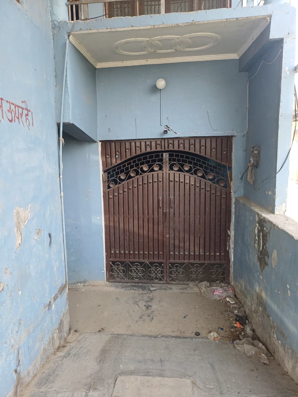 फोटो-11-सवायजपुर में स्थित नवजीवन हॉस्पिटल। इसकी बेसमेंट में कोचिंग भी चल रही थी। संवाद