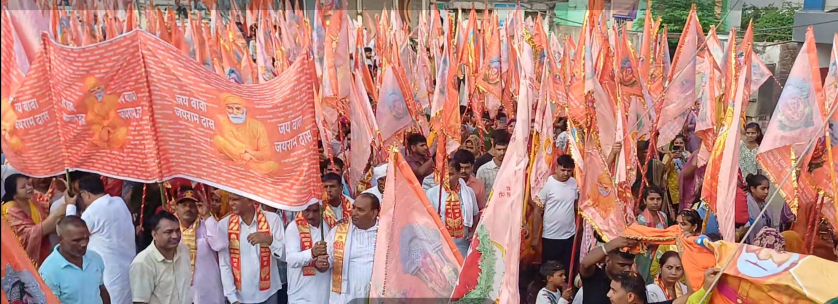 फोटो-63 गांव पाली में प्रवेश करते हुए ध्वजा यात्रा। स्रोत : ग्रामीण