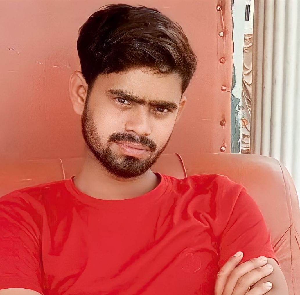 शव मिलने के बाद जाते हुए गोताखोर। संवाद