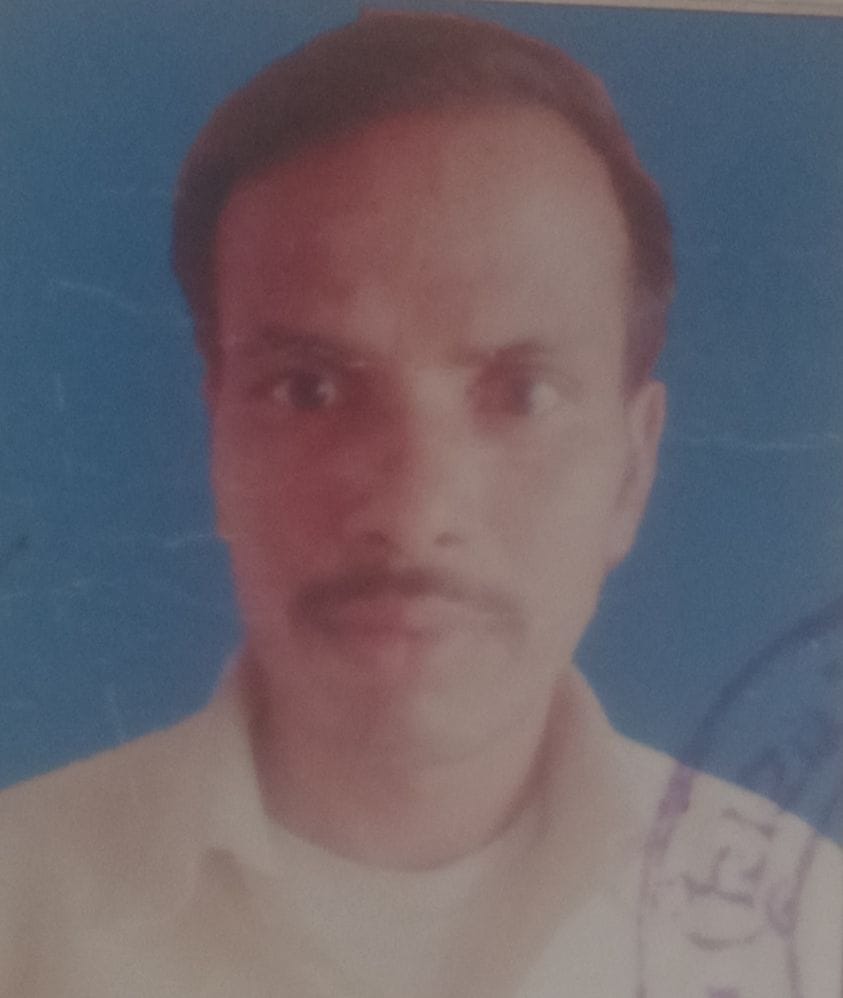 ट्रक और टेंपो में टक्कर के बाद बिखड़ी सब्जियां। संवाद ट्रक और टेंपो में टक्कर के बाद बिखड़ी सब्जियां। संवाद
