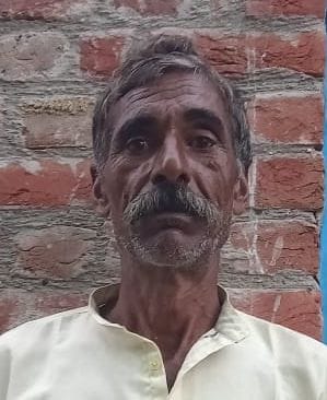 ट्रक और टेंपो में टक्कर के बाद बिखड़ी सब्जियां। संवाद ट्रक और टेंपो में टक्कर के बाद बिखड़ी सब्जियां। संवाद
