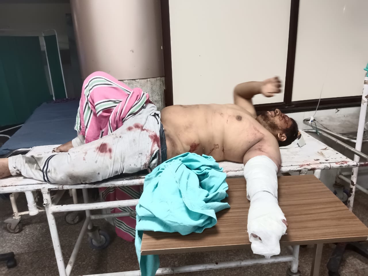 अंबाला छावनी में रामपुर मोड़ पर हुए हादसे के बाद जांच करती पुलिस। संवाद