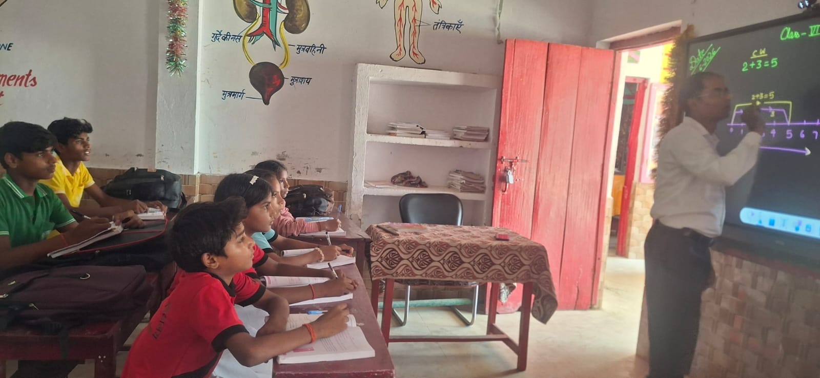 बृहस्पतिवार को खुला पडरौना शहर के उच्च प्राथमिक विद्यालय। संवाद