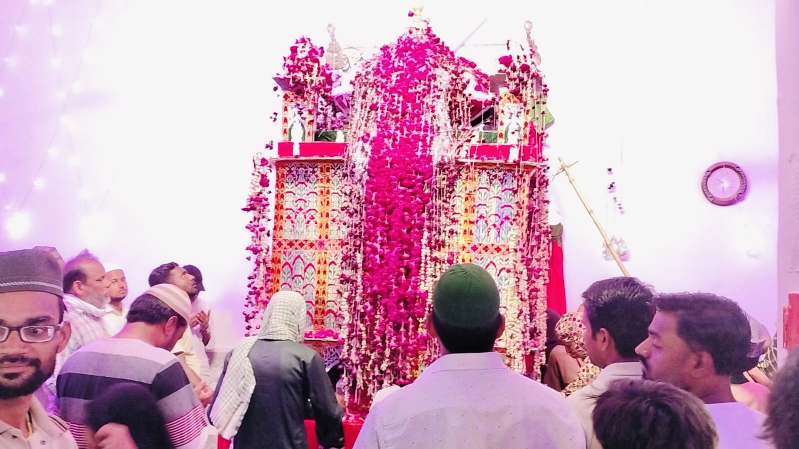 चौक स्थित इमामबाड़े में संबोधित करते मौलाना अजादार हुसैन। स्रोत: स्वयं चौक स्थित इमामबाड़े में संबोधित करते मौलाना अजादार हुसैन। स्रोत: स्वयं