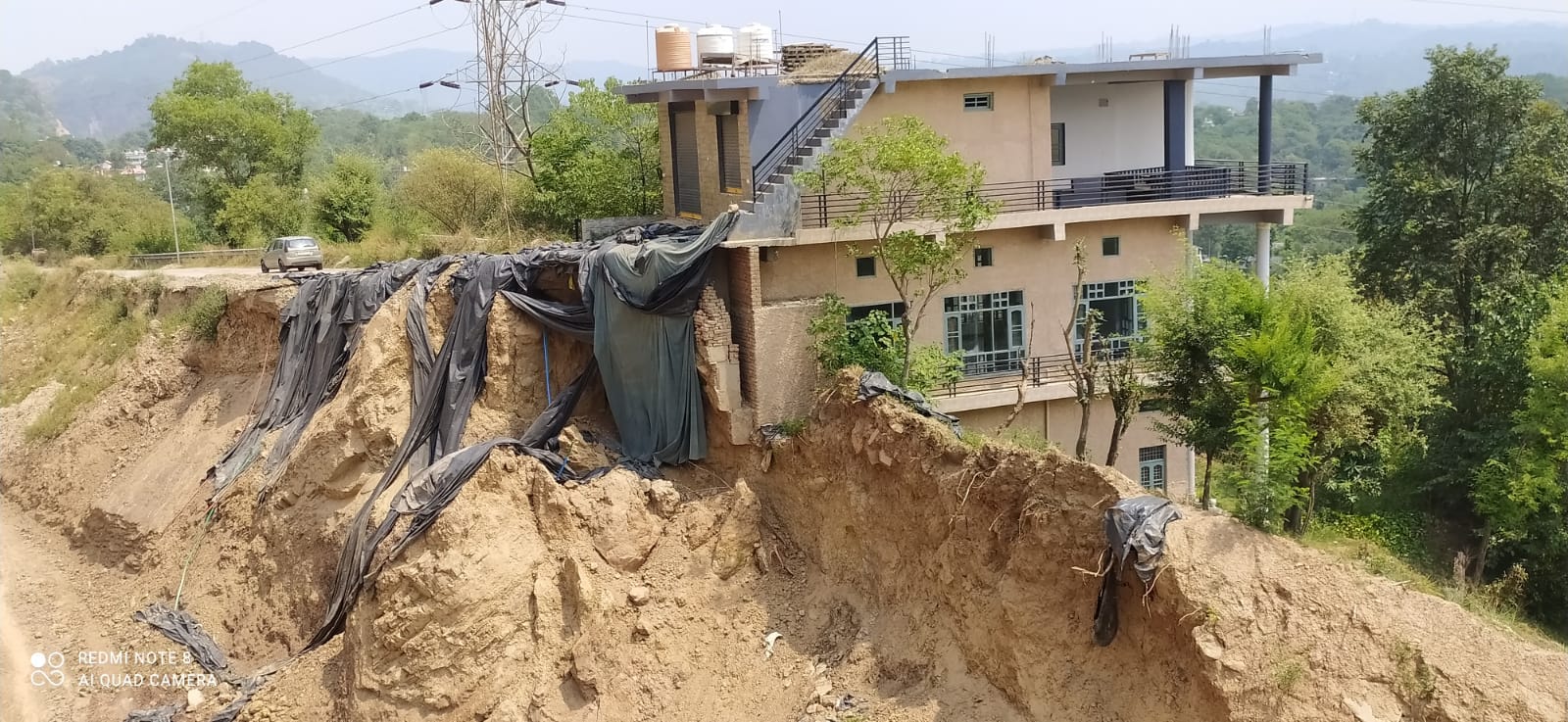 चिल्ड्रन पार्क हमीरपुर से पक्का भरो चौक तक आयोजित मिनी मैराथन में दौड़ लगाते धावक। स्रोत जागरूक