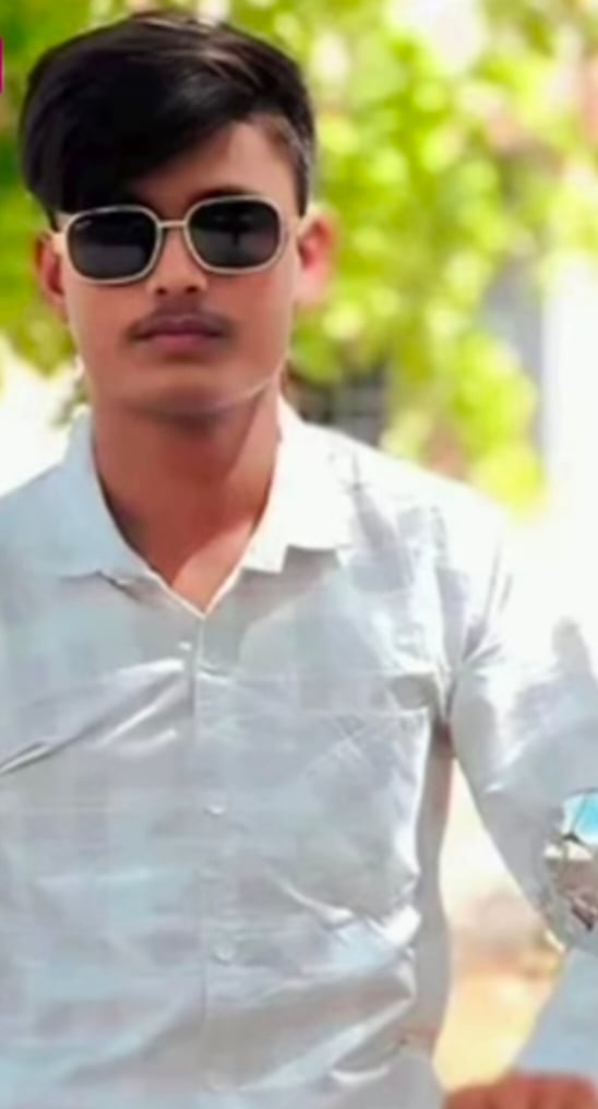 फोटो - 10 घर में रोते बिलखते परिजन। फोटो - 10 घर में रोते बिलखते परिजन।
