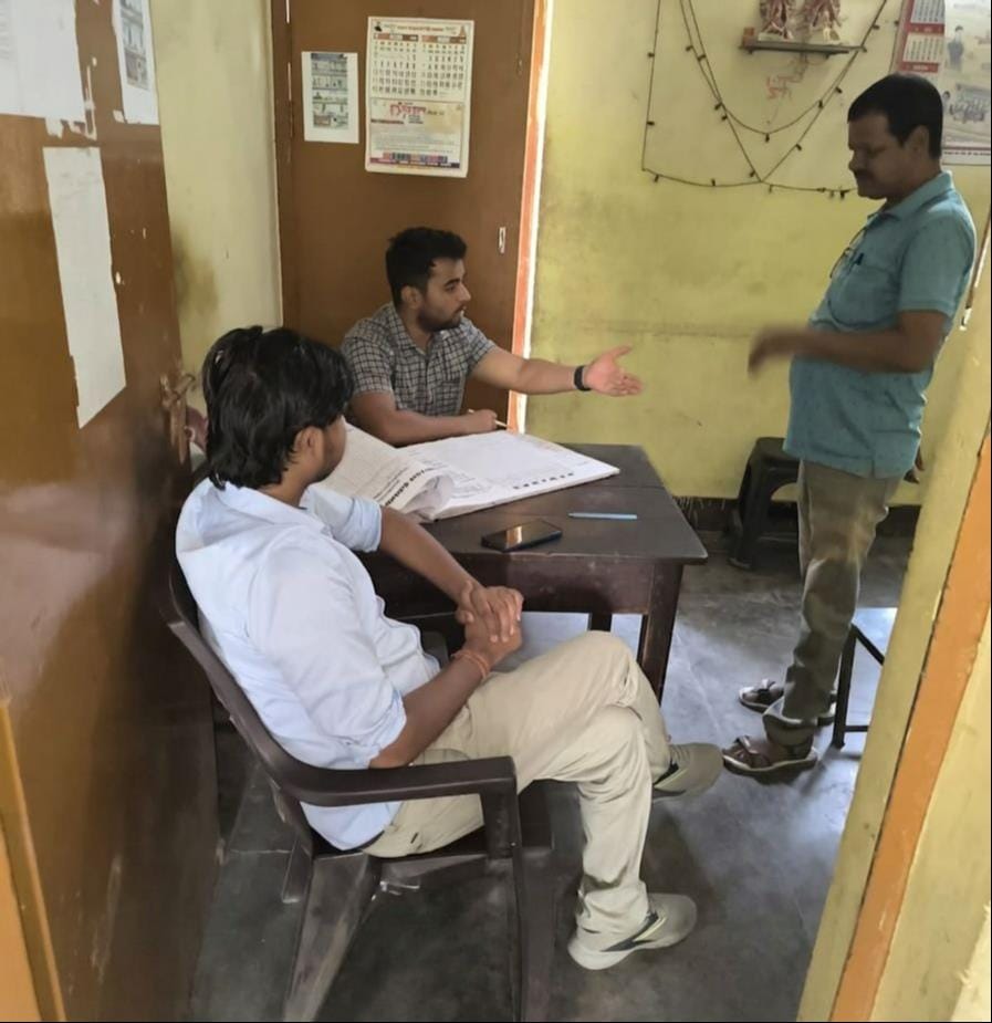 फोटो-10- रफी अहमद चौराहा पर खुला रखा विद्युत ट्रांसफार्मर। संवाद फोटो-10- रफी अहमद चौराहा पर खुला रखा विद्युत ट्रांसफार्मर। संवाद