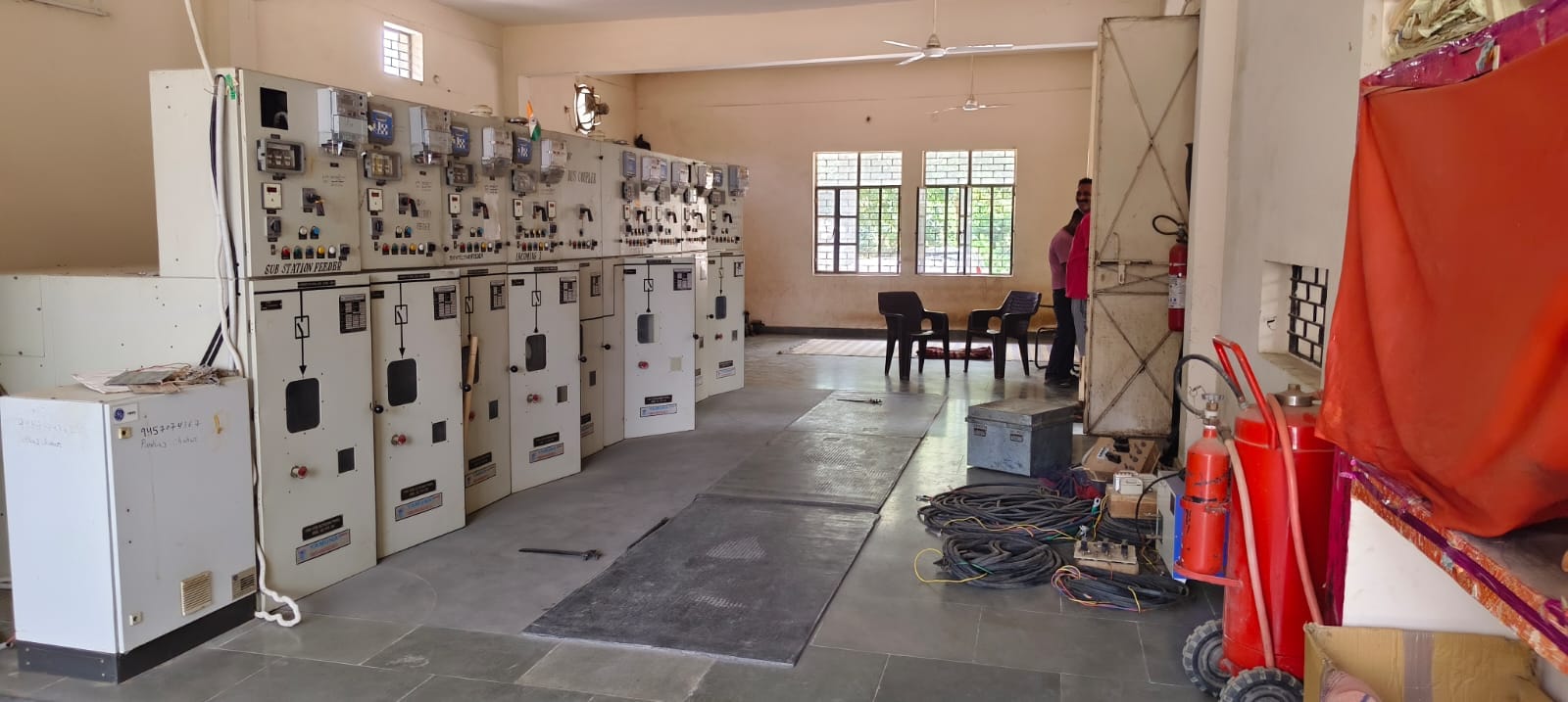 फोटो-12 भोलेपुर डिवीजन कार्यालय परिसर में संचालित बिजली उपकेंद्र। संवाद