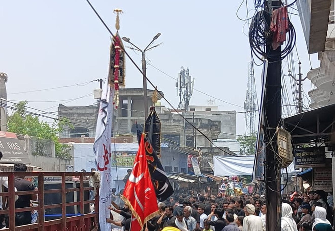 फोटो 17: दसवीं मुहर्रम पर पिहानी में ताजिया और ताबूत का जुलूस निकालते शिया। संवाद फोटो 17: दसवीं मुहर्रम पर पिहानी में ताजिया और ताबूत का जुलूस निकालते शिया। संवाद