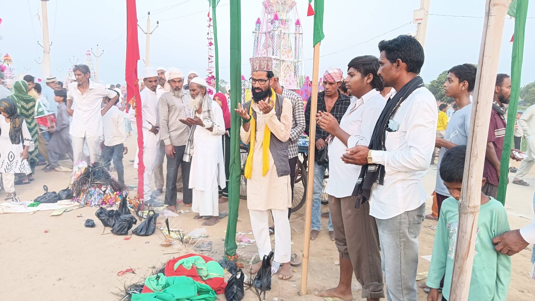 फोटो-20-बलरामपुर के रनियापुर में रखा ताजिया ।-संवाद