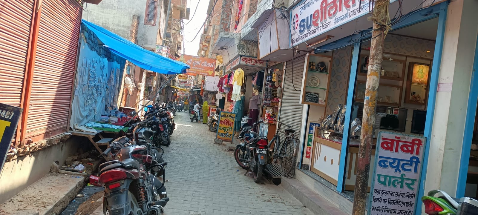 फोटो-25 सधवाड़ा की संकरी गली में खड़ी इमारतें। संवाद फोटो-25 सधवाड़ा की संकरी गली में खड़ी इमारतें। संवाद