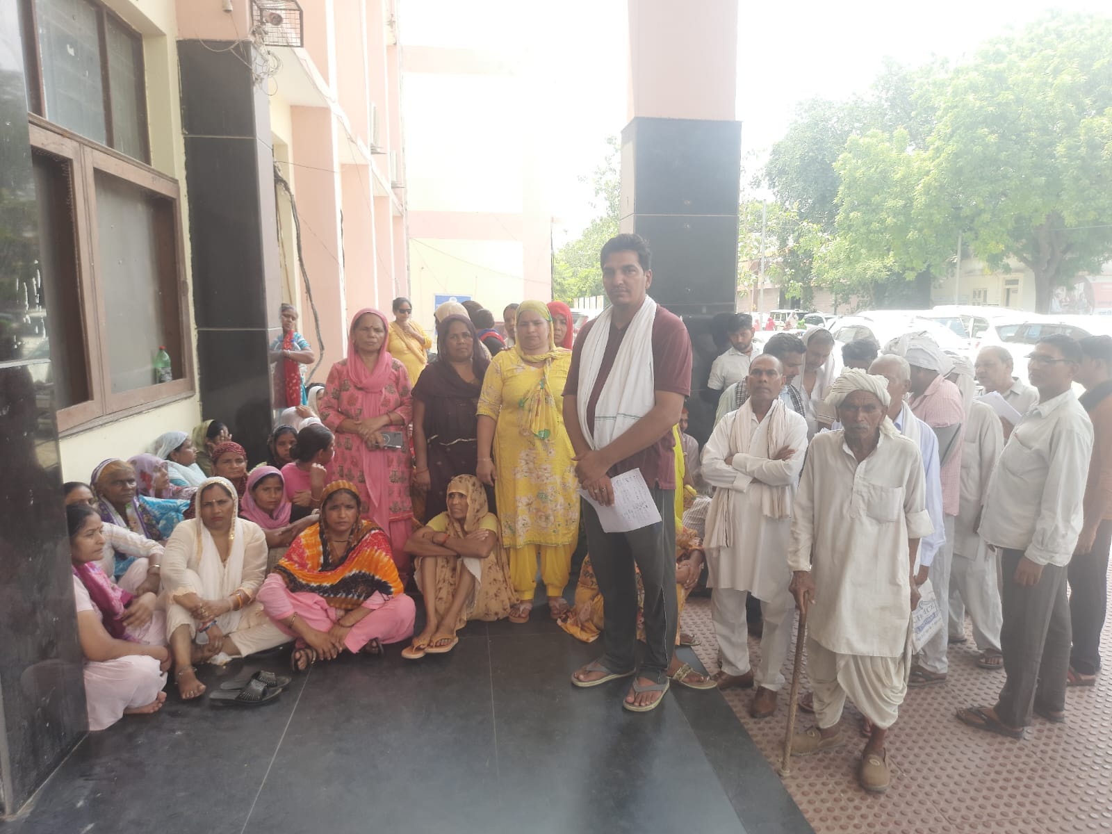 फोटो : सोनीपत के गांव बाजिदपुर सबौली की आंबेडकर काॅलोनी में सड़क पर भरे दूषित पानी को लेकर रोष फोटो : सोनीपत के गांव बाजिदपुर सबौली की आंबेडकर काॅलोनी में सड़क पर भरे दूषित पानी को लेकर रोष