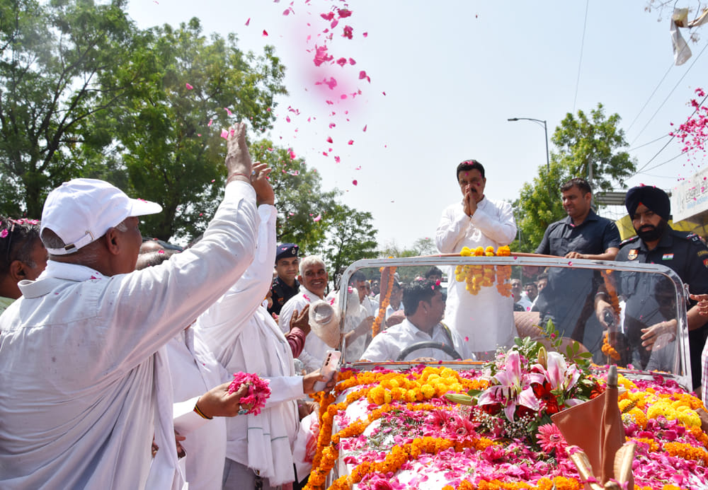 गांव बुढपुर में राव मोहर सिंह जैव विविधता पार्क और अमृत सरोवर का शिलान्यास करते मंत्री राव नरबी गांव बुढपुर में राव मोहर सिंह जैव विविधता पार्क और अमृत सरोवर का शिलान्यास करते मंत्री राव नरबी