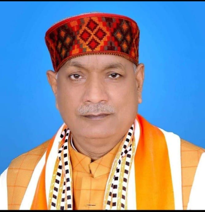 जिला कार्यालय पर भाजपा की महिला मोर्चा का प्रदेश अध्यक्ष बनी सरोज कुशवाहा को पुष्पगुच्छ देते पू