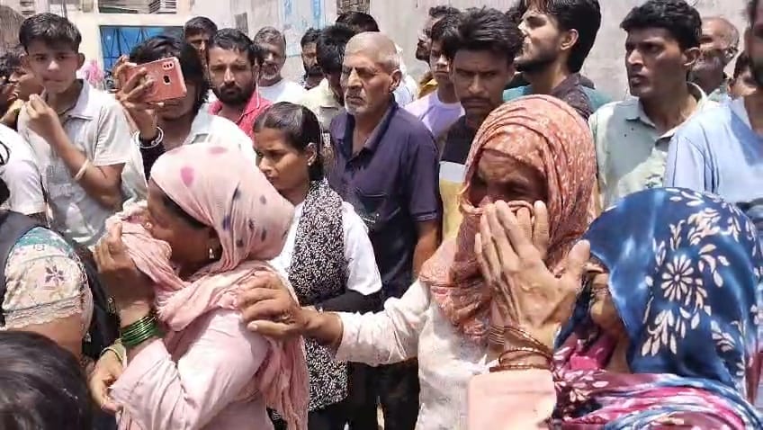 जमीन विवाद में दादा की चार गोलियां मारकर हत्या