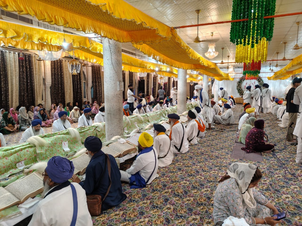 कुरुक्षेत्र। प्रकाश उत्सव पर सजाए गुरुद्वारा साहिब पातशाही छठी का विहंगम दृश्य। प्रबंधन कुरुक्षेत्र। प्रकाश उत्सव पर सजाए गुरुद्वारा साहिब पातशाही छठी का विहंगम दृश्य। प्रबंधन