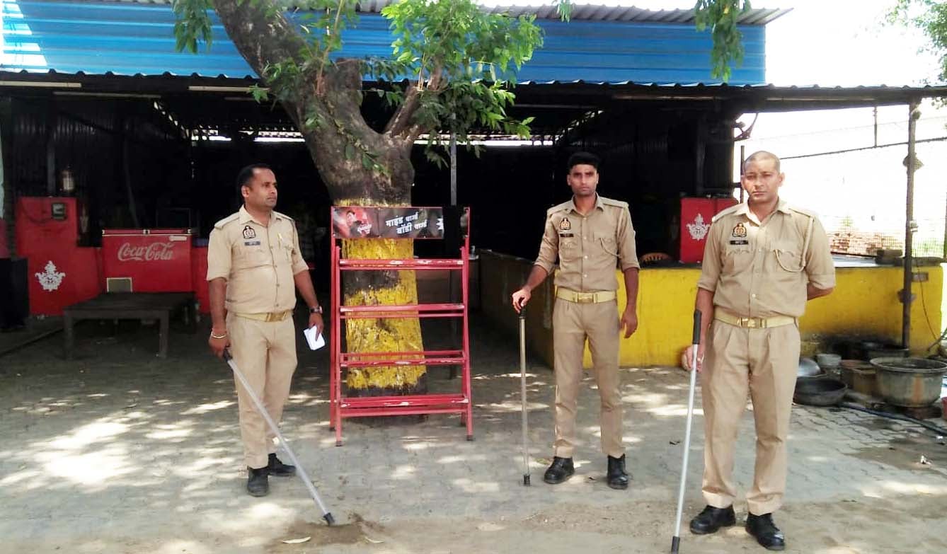 खुटार में हमले में घायल सिपाही विकास यादव। स्रोत : पुलिस खुटार में हमले में घायल सिपाही विकास यादव। स्रोत : पुलिस