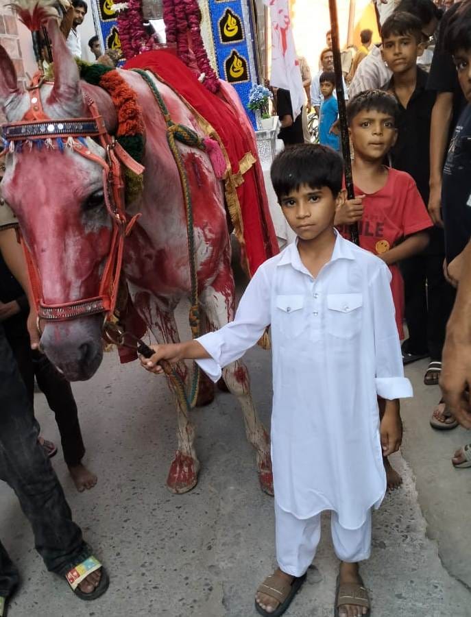 लावड़ - लावड़ कस्बे में ताजिया निकालते सौगवार। स्रोत : स्वयं लावड़ - लावड़ कस्बे में ताजिया निकालते सौगवार। स्रोत : स्वयं