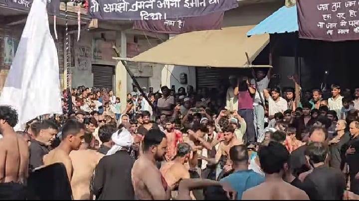 लावड़ - लावड़ कस्बे में ताजिया निकालते सौगवार। स्रोत : स्वयं लावड़ - लावड़ कस्बे में ताजिया निकालते सौगवार। स्रोत : स्वयं