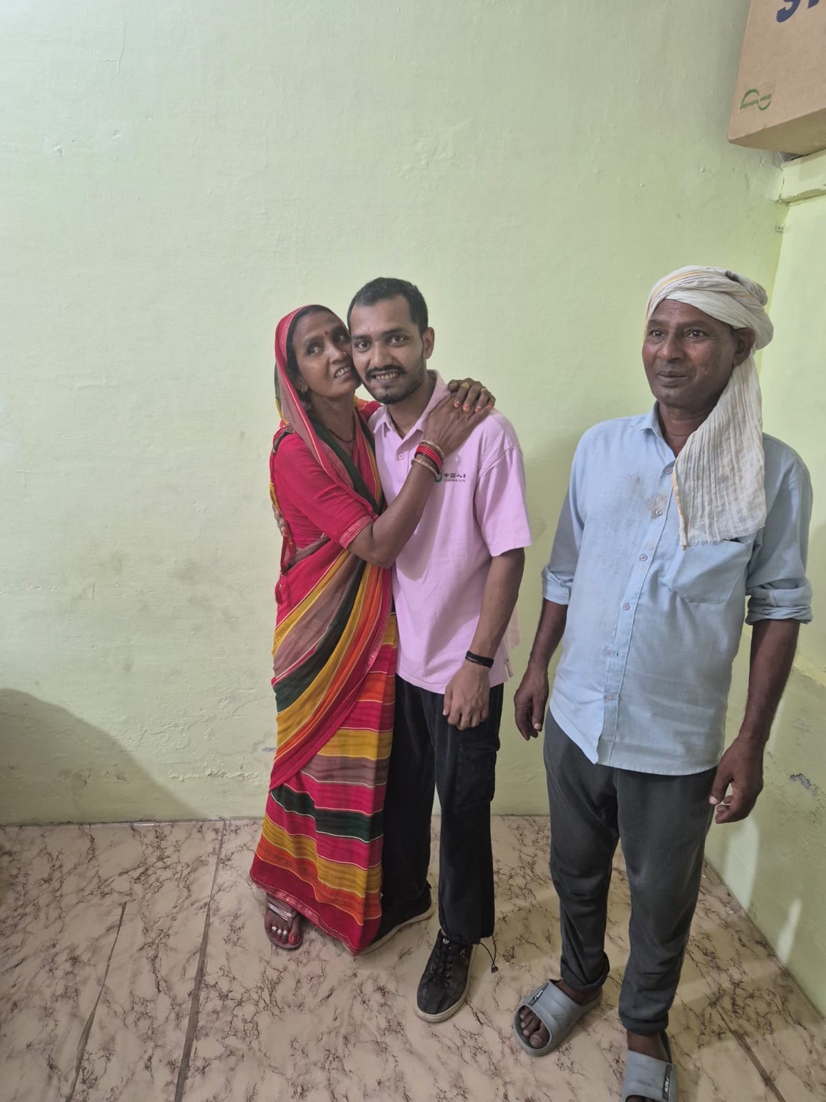 मांडी गांव की फैक्टरी में बिखरे दोदोना-पत्तल : संवाद