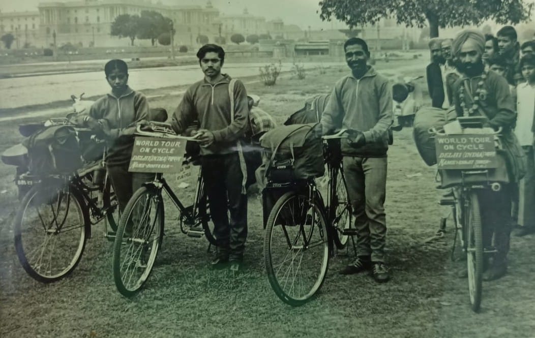मॉडल टाउन में साइकिल चलाते बूटाराम। स्वयं मॉडल टाउन में साइकिल चलाते बूटाराम। स्वयं